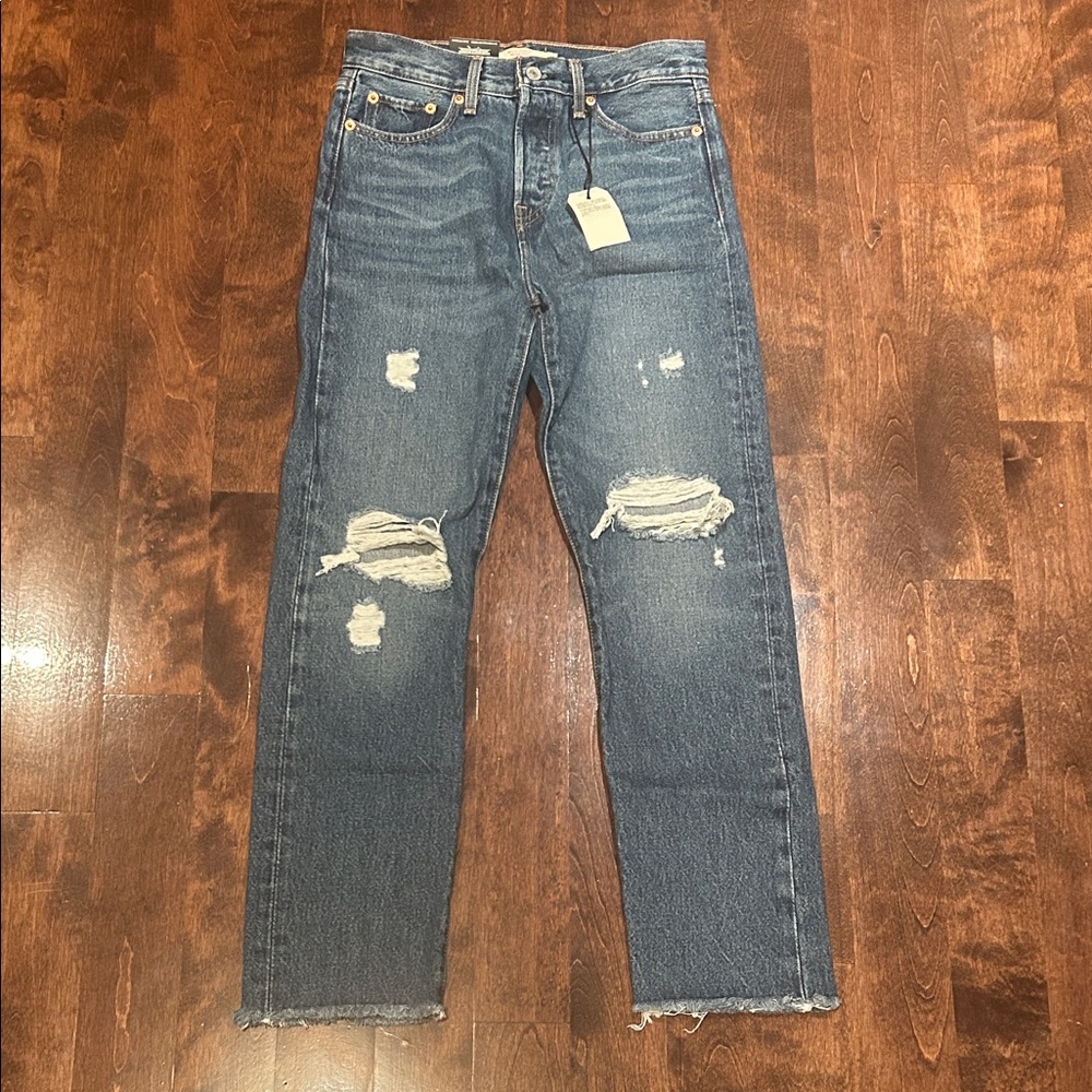 BNWT wedgie straight jeans Levi’s